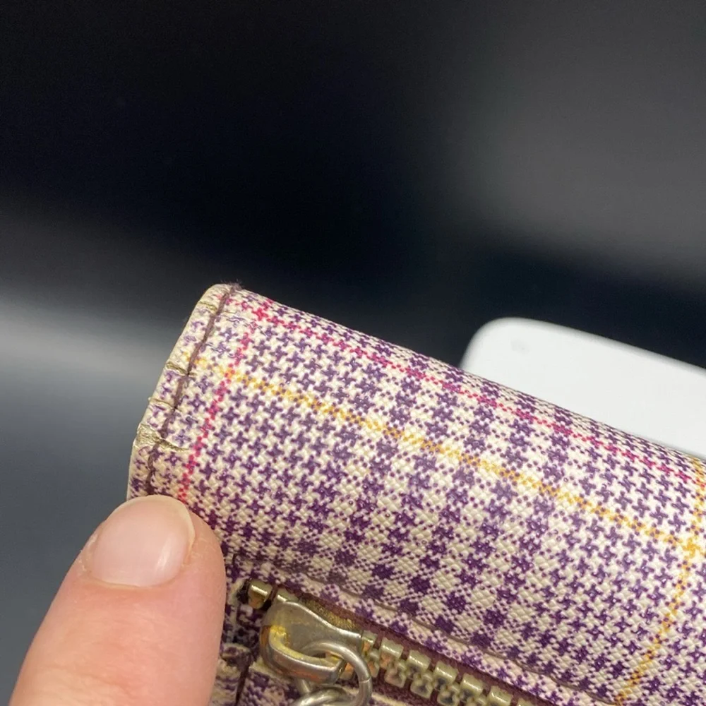Super cute ladies wallet. All zippers and closures work as they should. - Picture 10 of 12